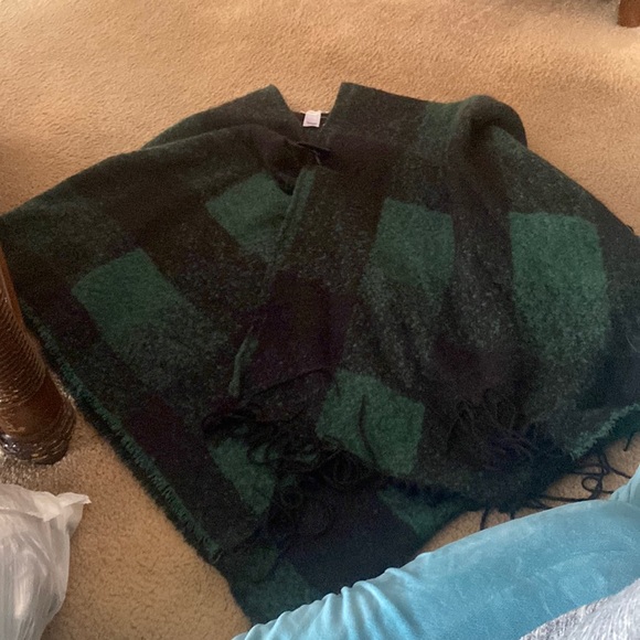 Sweater Cardigan/Poncho - Picture 1 of 4